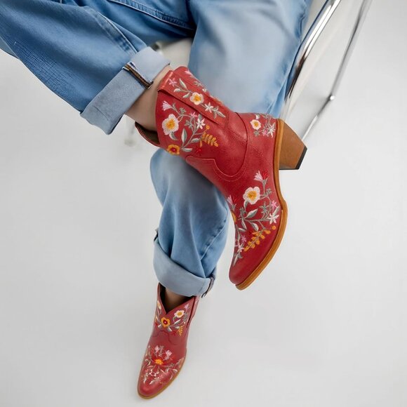 Women's Chunky Heel Ankle Snip Square Toe Flower Embroidered Western Red Boot - Picture 3 of 8